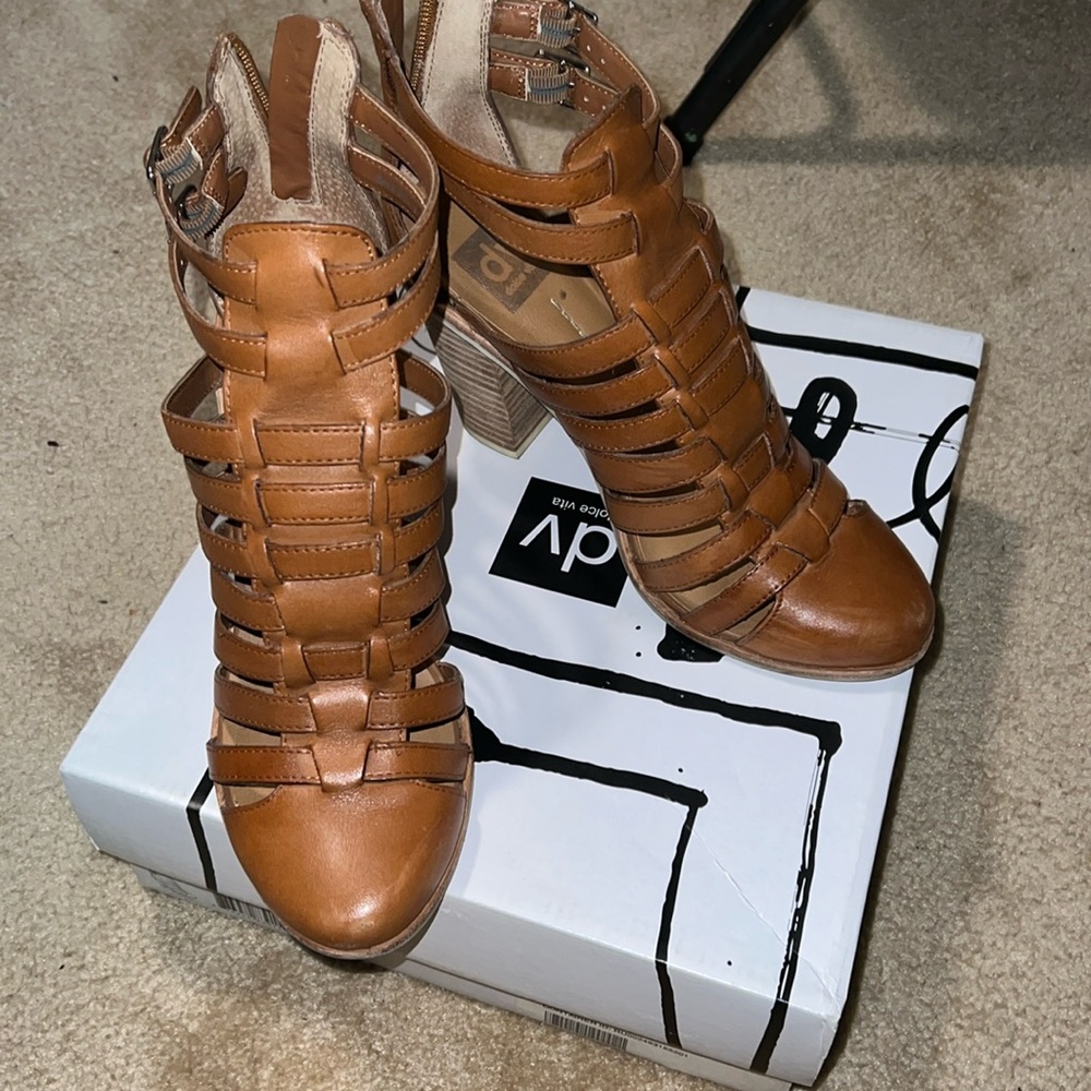 Brown mules